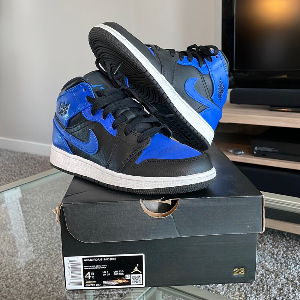 Air Jordan 1 Mid Hyper Royal